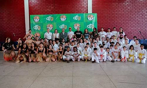 Participantes reunidos em uma atividade do CRESCER