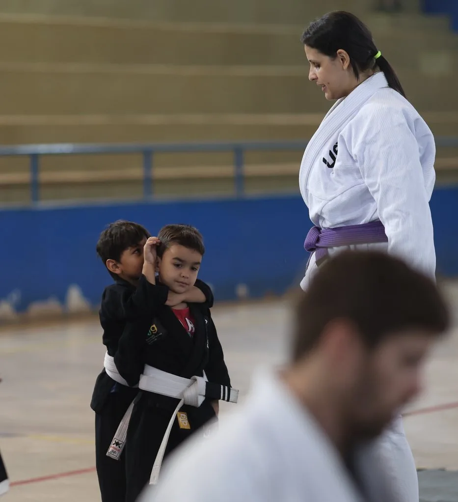 Aula de jiu-jítsu do Formando Campeões
