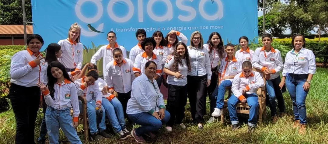 Participantes do projeto Sons e Tons reunidos para uma foto de grupo